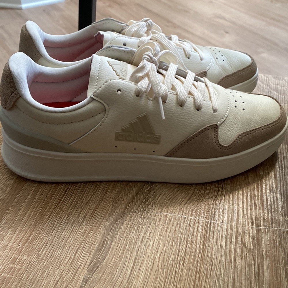 Adidas Kantana Shoes off white like new condition